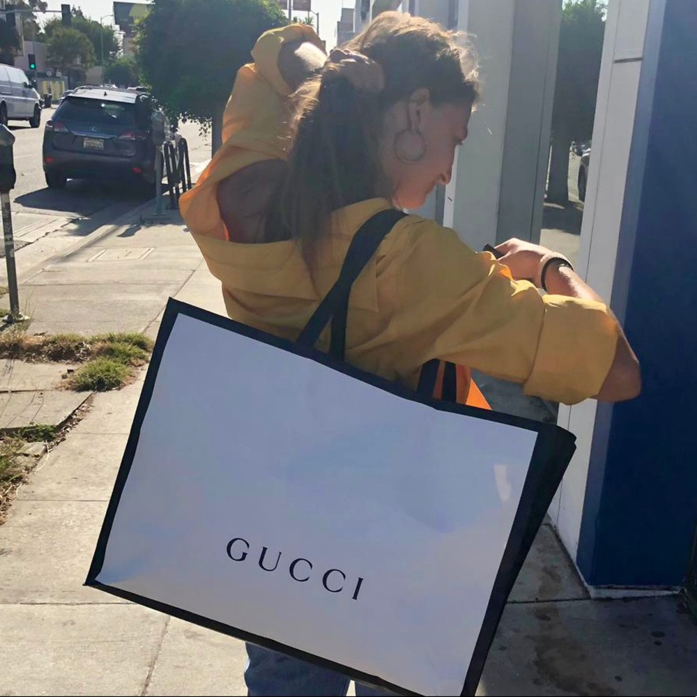 Meet your Posher, Ella